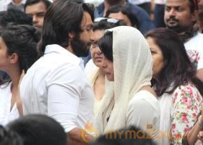 Priyanka Chopra Father Funeral Photos photo 19
