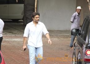 Priyanka Chopra Father Funeral Photos photo 38