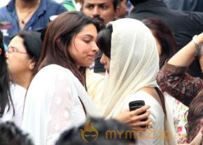 Priyanka Chopra Father Funeral Photos photo 33