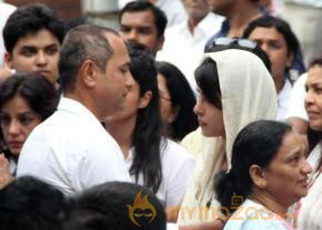 Priyanka Chopra Father Funeral Photos photo 50