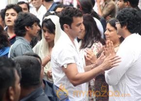 Priyanka Chopra Father Funeral Photos photo 34