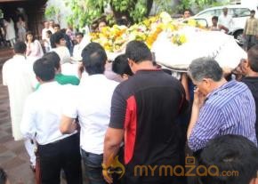 Priyanka Chopra Father Funeral Photos photo 29