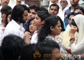 Priyanka Chopra Father Funeral Photos photo 30