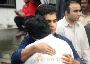 Priyanka Chopra Father Funeral Photos photo 17