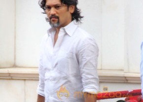 Priyanka Chopra's Father's Condolence Meet Gallery  photo 30