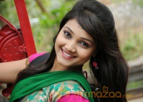 Priyanka Glam pics at Nuvve Kavali shooting photo 12