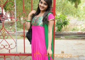 Priyanka Glam pics at Nuvve Kavali shooting photo 11