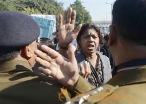Protests against Delhi gang rape: Photos photo 21