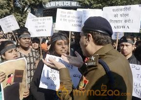 Protests against Delhi gang rape: Photos photo 43