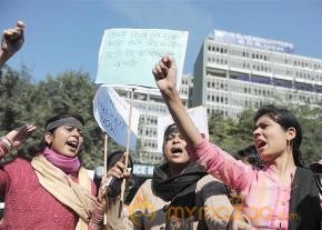 Protests against Delhi gang rape: Photos photo 17