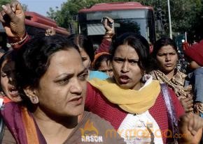 Protests against Delhi gang rape: Photos photo 38