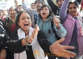 Protests against Delhi gang rape: Photos photo 24