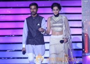 Raanjhana Team Promotion At Jhalak Dikhla Jaa  photo 31