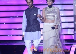 Raanjhana Team Promotion At Jhalak Dikhla Jaa  photo 33