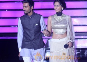 Raanjhana Team Promotion At Jhalak Dikhla Jaa  photo 40