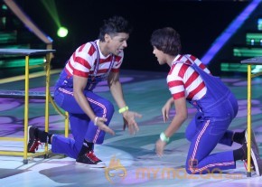 Raanjhana Team Promotion At Jhalak Dikhla Jaa  photo 52