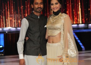 Raanjhana Team Promotion At Jhalak Dikhla Jaa  photo 15