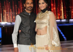 Raanjhana Team Promotion At Jhalak Dikhla Jaa  photo 18
