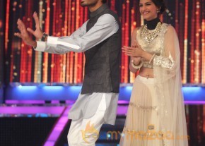 Raanjhana Team Promotion At Jhalak Dikhla Jaa  photo 8