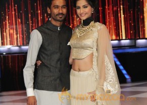 Raanjhana Team Promotion At Jhalak Dikhla Jaa 