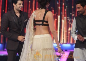 Raanjhana Team Promotion At Jhalak Dikhla Jaa  photo 39