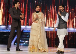 Raanjhana Team Promotion At Jhalak Dikhla Jaa  photo 50