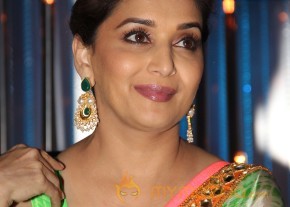 Raanjhana Team Promotion At Jhalak Dikhla Jaa  photo 27