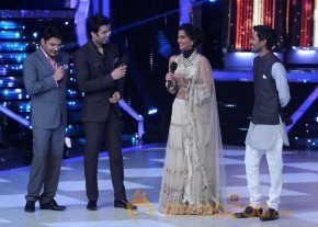 Raanjhana Team Promotion At Jhalak Dikhla Jaa  photo 7