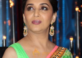 Raanjhana Team Promotion At Jhalak Dikhla Jaa  photo 24