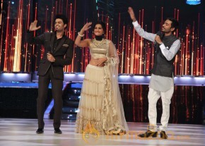 Raanjhana Team Promotion At Jhalak Dikhla Jaa  photo 20