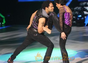 Raanjhana Team Promotion At Jhalak Dikhla Jaa  photo 12