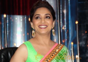 Raanjhana Team Promotion At Jhalak Dikhla Jaa  photo 2