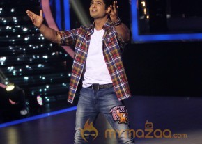 Raanjhana Team Promotion At Jhalak Dikhla Jaa  photo 28