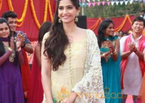Raanjhanaa Movie Team Press Meet  photo 59
