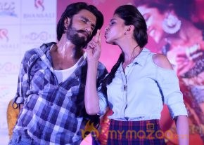 Ranveer, Deepika Ram Leela Promote Photos photo 10