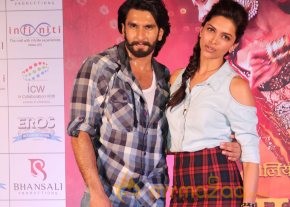 Ranveer, Deepika Ram Leela Promote Photos photo 19