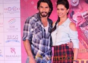 Ranveer, Deepika Ram Leela Promote Photos photo 11