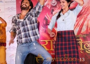 Ranveer, Deepika Ram Leela Promote Photos photo 9