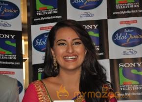 Ranveer Singh & Sonakshi Sinha Latest Photos photo 21