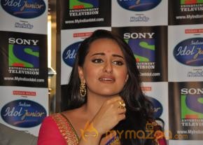Ranveer Singh & Sonakshi Sinha Latest Photos photo 12