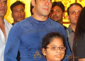 Salman at gold gym - Gallery  photo 12