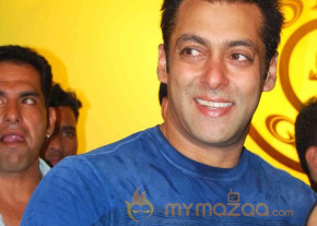 Salman at gold gym - Gallery 