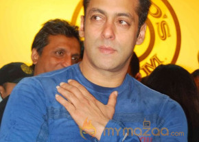 Salman at gold gym - Gallery  photo 19