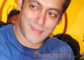 Salman at gold gym - Gallery  photo 22
