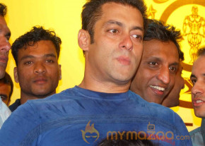 Salman at gold gym - Gallery  photo 24