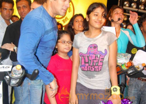 Salman at gold gym - Gallery  photo 5
