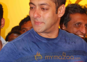 Salman at gold gym - Gallery  photo 7