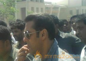 Salman Khan Mental Movie Working Stills photo 16