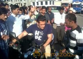Salman Khan Mental Movie Working Stills photo 7
