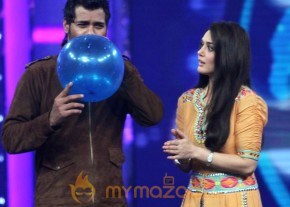 Salman and Preity on the  Guinness World Records photo 4